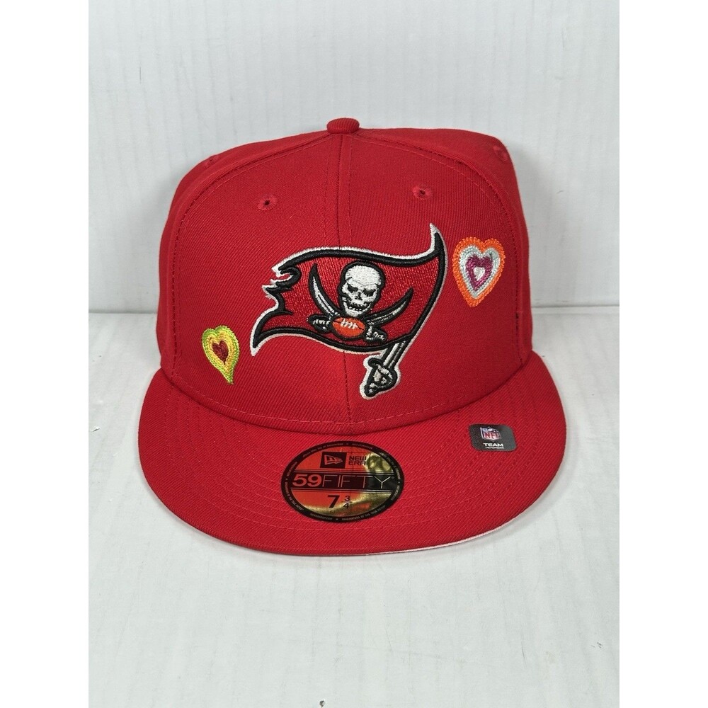 Size 7 3/4 New Era Tampa Bay Buccaneers Chain Stitch Heart 59FIFTY Red Hat Cap